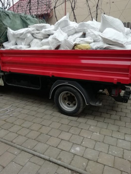 Transport moloz nisip piatra pământ marfa sort balastru pietriș Cluj
